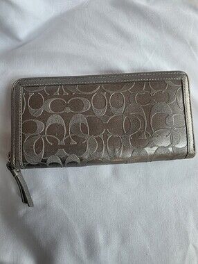 Coach Signature Jacquard Zip Around Wallet Metallic Taupe Lavender Interior